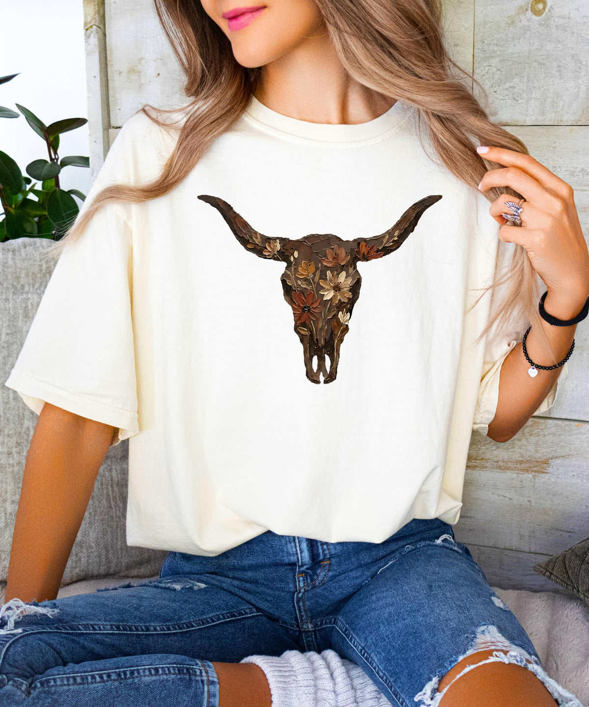 Western Longhorn Skull Graphic T-Shirt for Women - Casual Everyday Western Style Shirt